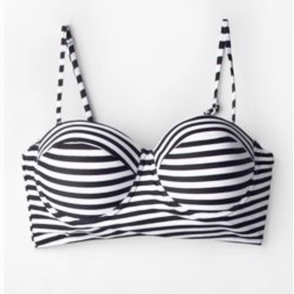 Cupshe Black and White Moulded Bikini Top
